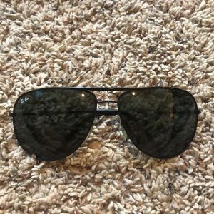 Black Ray-Ban Aviators. Never worn.